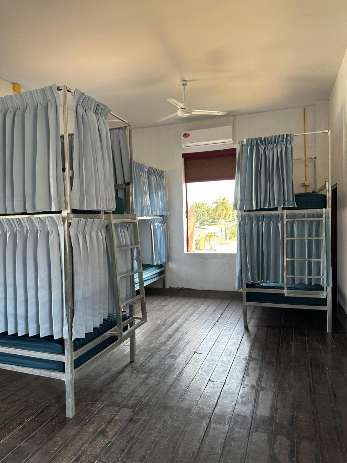 Via Thakhek Hostel & Cafe Extérieur photo