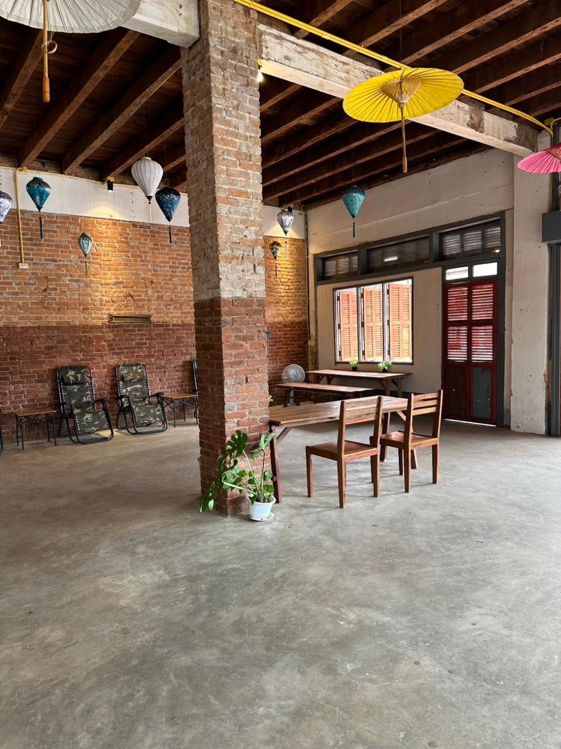 Via Thakhek Hostel & Cafe Extérieur photo
