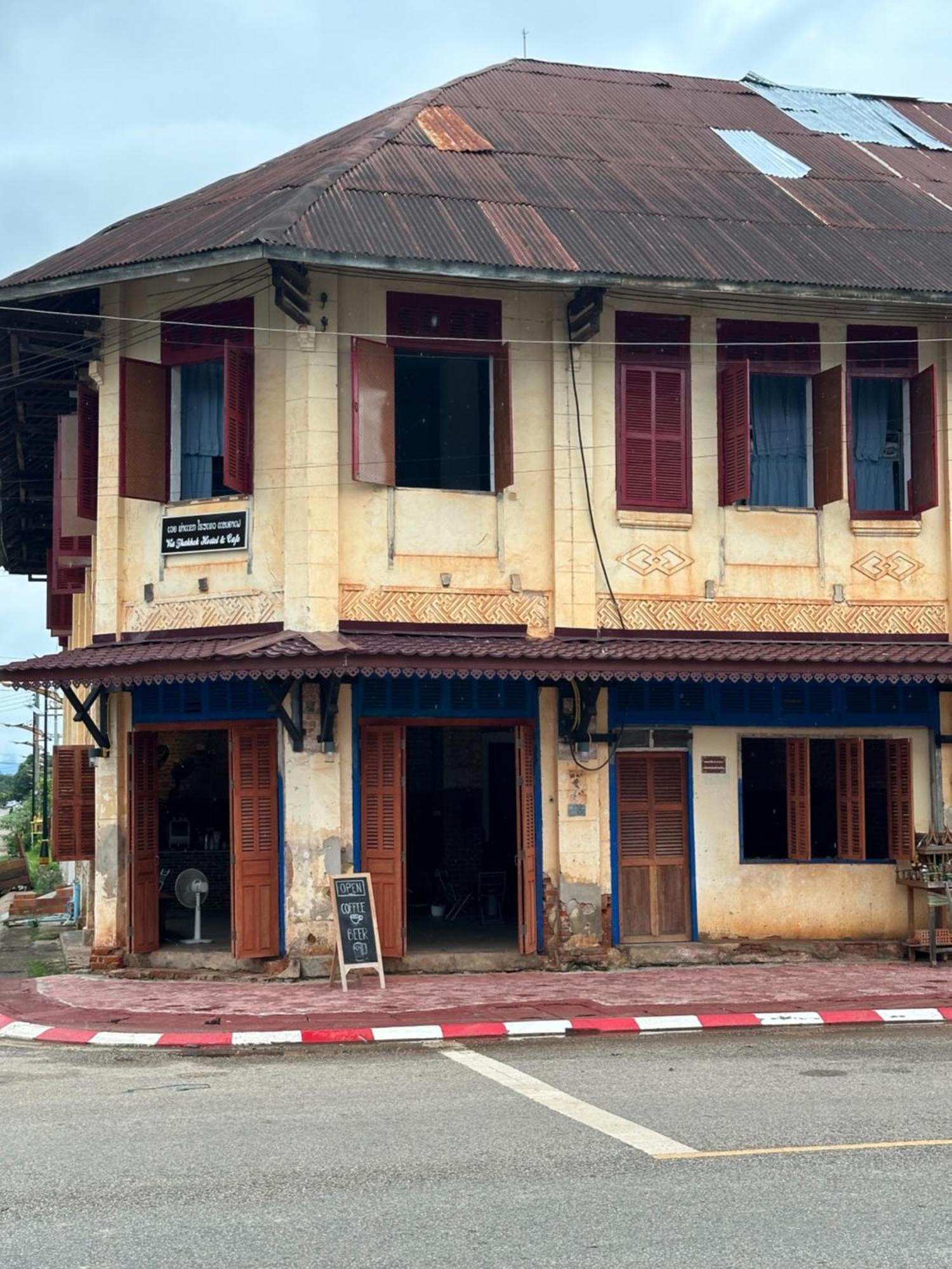 Via Thakhek Hostel & Cafe Extérieur photo